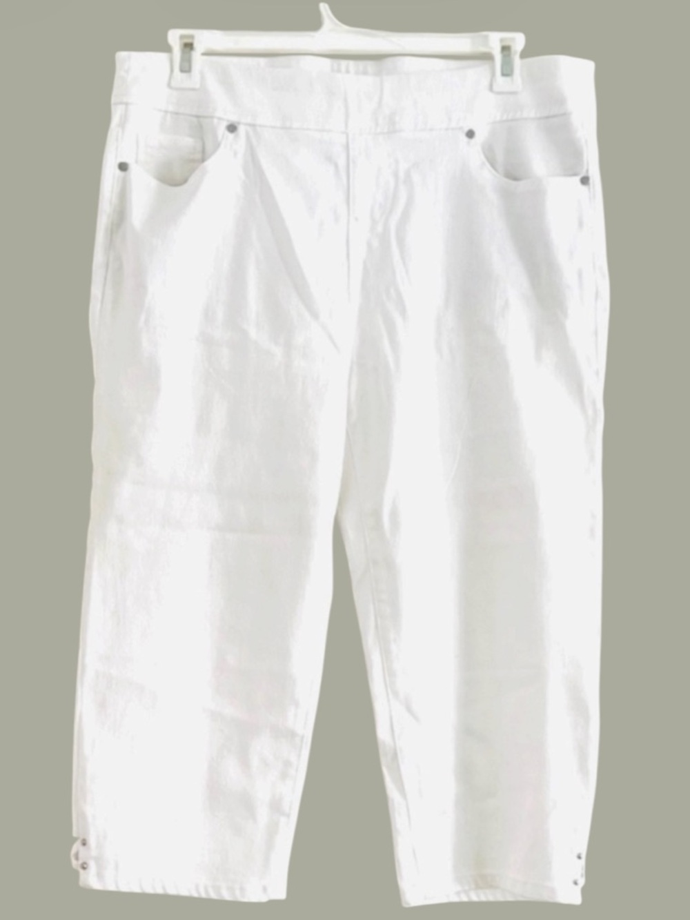 Avenue White Denim Capri Jeans Size 14/16 Pull On Criss Cross Stud Hem